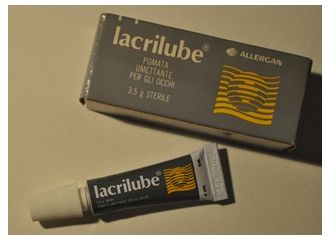 Lacrilube 42,5% paraffina liquida + 57,3% vaselina bianca unguento oftalmico